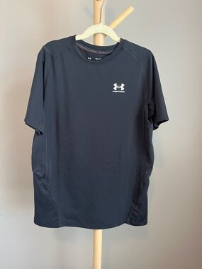 ⭐️⭐️PICK 5 / $20 Under Armour Boy’s Black Crew Neck Performance Tee YXL